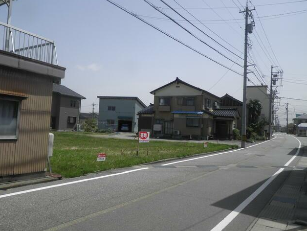 魚津市経田中町